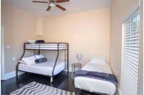 3 Br1 Ba Remodeled Home Near Downtown