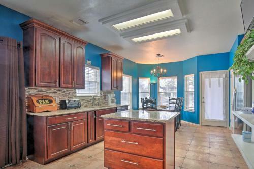 Charming San Antonio Home Less Than 2 Mi To Seaworld!