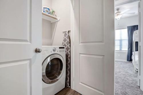 Beautiful 3 King Bd Townhome Near Six Flags Utsa