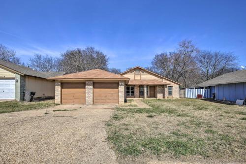 San Antonio Abode With Yard 17 Mi To Downtown!
