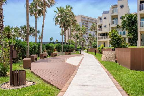 Fully Renovated Condo Steps From The Beach With Ocean View Balcony
