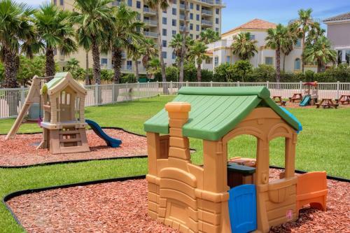 Fully Renovated Condo Steps From The Beach With Ocean View Balcony