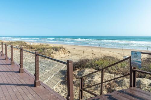 Fully Renovated Condo Steps From The Beach With Ocean View Balcony