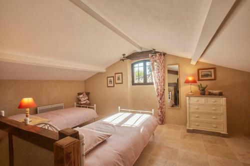 Manor House La Tour D'arm�ne