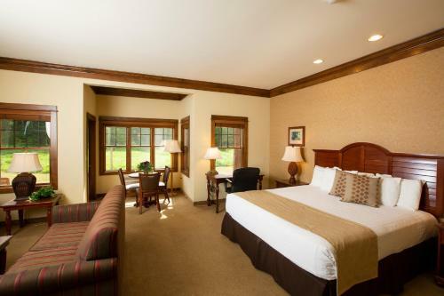 The Rockwell Lake Lodge, A Cobblestone Hotel