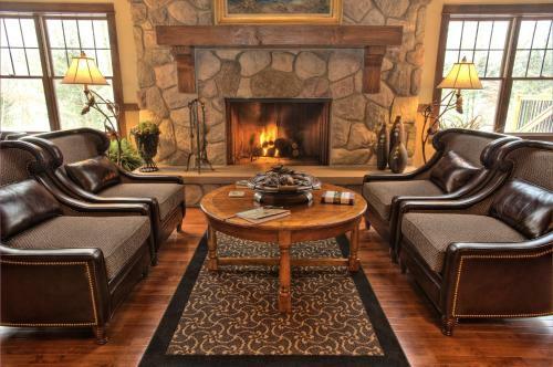 The Rockwell Lake Lodge, A Cobblestone Hotel