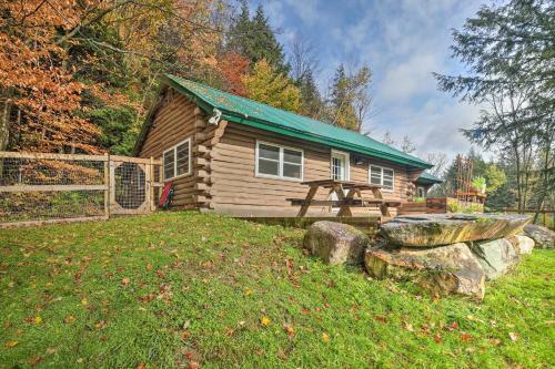 Cambridge Cabin Less Than 2 Mi To Smugglers Notch!