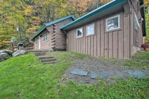 Cambridge Cabin Less Than 2 Mi To Smugglers Notch!