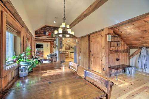 Cambridge Cabin Less Than 2 Mi To Smugglers Notch!