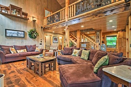 Grand Londonderry Home With Ski Mountain Views!