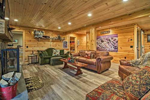 Grand Londonderry Home With Ski Mountain Views!