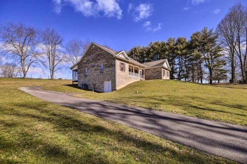 Pet-friendly Abingdon Abode With Yard And Grill!