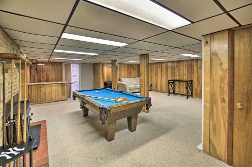 Bluefield Retreat With Pool Table Near Parks!
