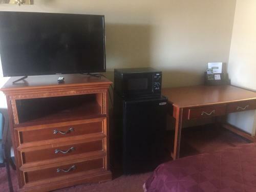 Hotel America's Best Inn & Suites