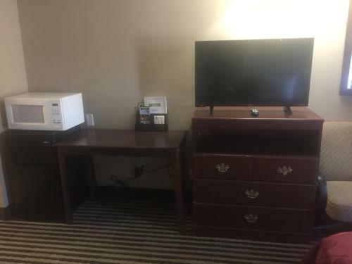Hotel America's Best Inn & Suites