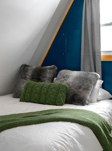 New! Mountain Retreat In Renovated 2bdr Tiny Cabin