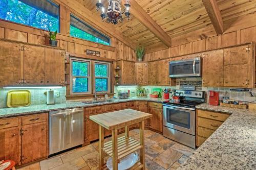 Woodhaven Cabin Adventure, Relax, Renew