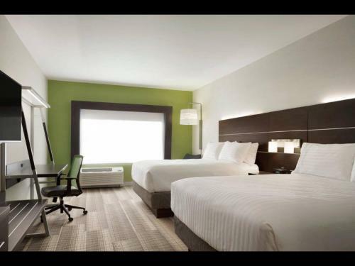 Holiday Inn Express Hotel & Suites Canton