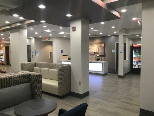 Holiday Inn Express Hotel & Suites Canton