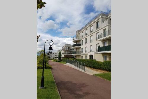 Beautiful Apartment * Parking* Disneyland 10 Min