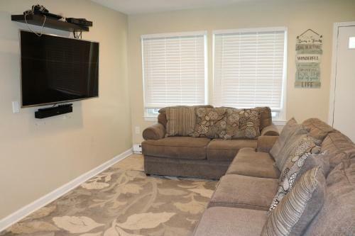 Private Room At Home Near Iad-sterling