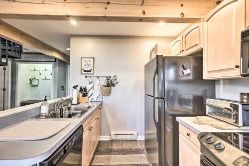 Serene Hideaway With Views, 1 Mi To Hike And Ski!