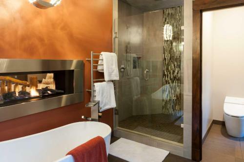 Luxury Home With Backyard Oasis - Near Seattle!