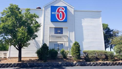 Motel 6 St. Louis Maryland Heights