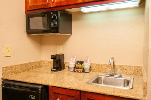 Hotel Baymont Inn & Suites