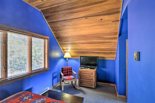Spacious Snowshoe Cabin With Sunset Mtn Views!