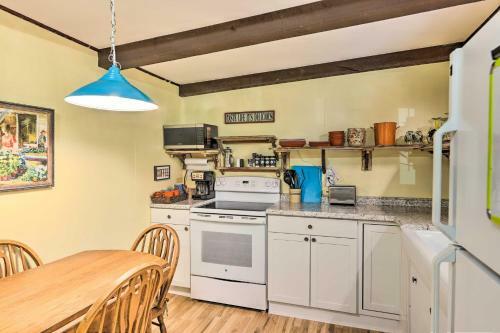Rustic Hideaway With Fire Pit Less Than 1 Mi To River!