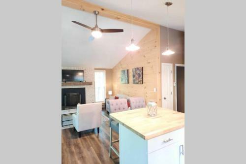Comfort At The Woods-trendy Cabin