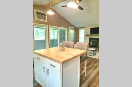 Comfort At The Woods-trendy Cabin