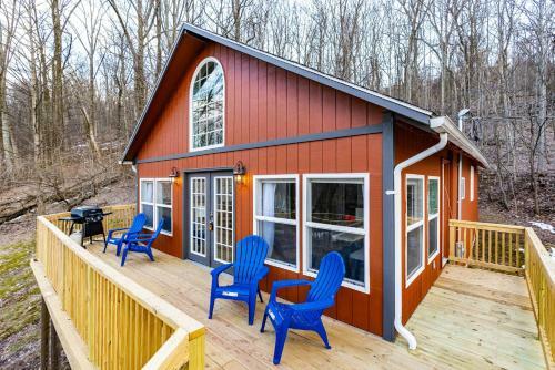 Loft Cabin W Huge Deck, Private Lake & Beach, Wifi
