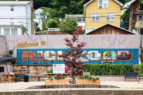 Comy Richwood Retreat By Skiing, Biking, Climbing!