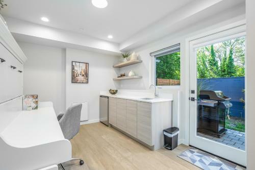 Rooftop Patio With Waterview, Private Garden & Grill 3br 3ba