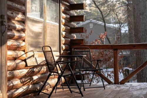 Woodland Doe Lodge - Lakefront Log Cabin