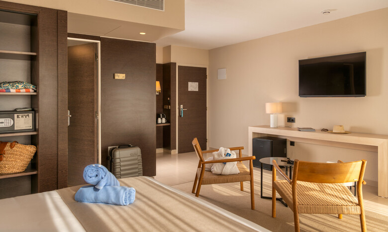 Aqua Hotel The Breeze & Spa - Adults Only (+18)