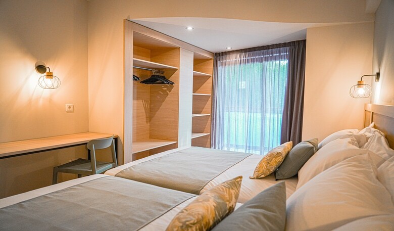 Hotel H Top Jadhe