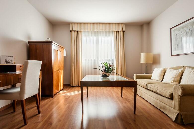 Avenida Hotel Almer�a