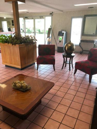 Hotel Red Carpet Inn - Louisville