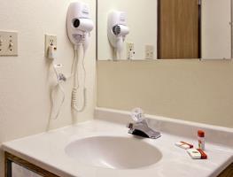 Hotel Super 8 Baltimore/essex Area