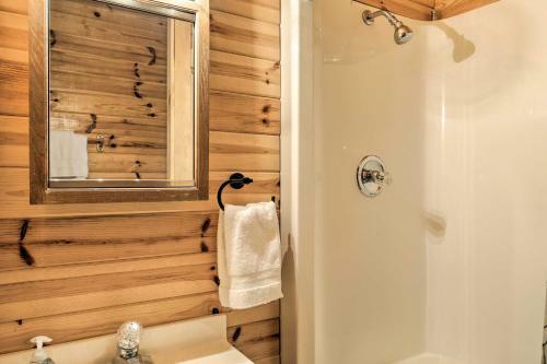 Cozy Eagle River Escape With Direct Lake Access