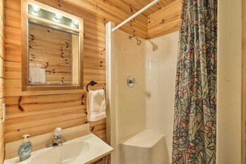 Cozy Eagle River Escape With Direct Lake Access