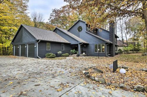 Spacious Modern Home Less Than 6 Mi To Lambeau Field!