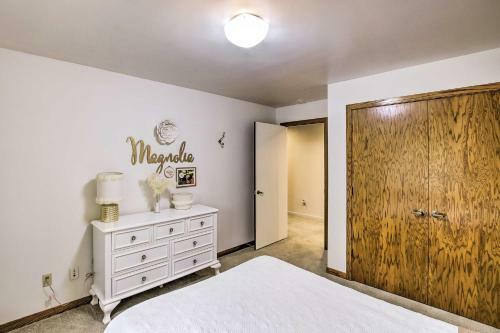 Spacious Modern Home Less Than 6 Mi To Lambeau Field!