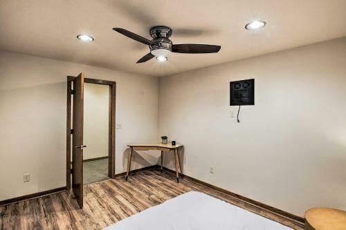 Spacious Modern Home Less Than 6 Mi To Lambeau Field!