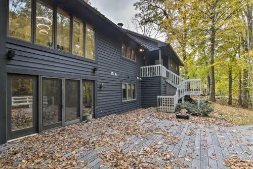 Spacious Modern Home Less Than 6 Mi To Lambeau Field!