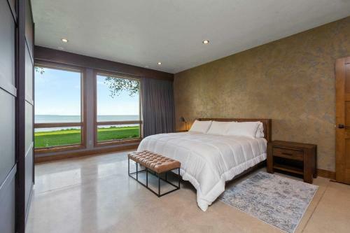 Luxe Lakefront Retreat With Sauna And Game Room!