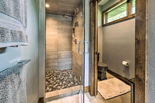 Luxe Lakefront Retreat With Sauna And Game Room!